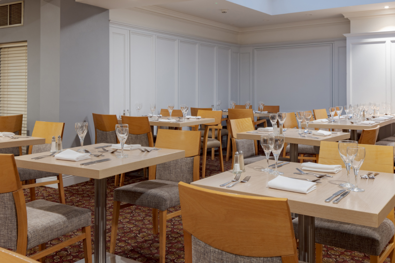 DoubleTree by Hilton Oxford Belfry - Dining Area